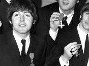 Beatles fumaron porro marihuana delante Reina