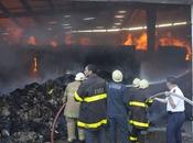 Incendio afecta empresa Fibras Internacionales Villa Mella