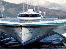 Catamarán paneles solares