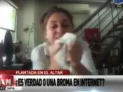 Furor Internet: Mujer "plantada" servilleta".