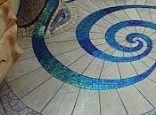 Baño decorado mosaicos.