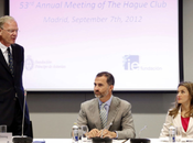 Dña. Letizia traje chaqueta blanco reunión Club Haya Madrid