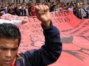 Marchan normalistas Morelia para exigir libertad compañeros