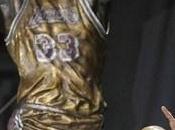 Estatua para Karem Abdul Jabbar, mítico jugador NBA.