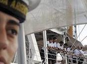 Tripulantes Fragata Libertad saludan pueblo argentino