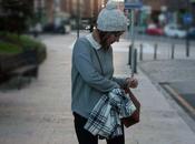 sudadera gris…