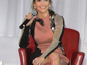 Jennifer López allá voluptuoso trasero: celebridad mejor sonrisa