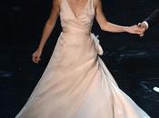 look Charlize Theron para actuación durante gala Oscars 2013