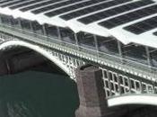 puente funciona energía solar