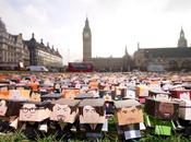 8.000 Foldable frente parlamento británico señal protesta