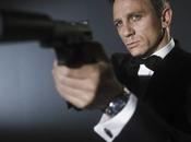 saga James Bond cambia director