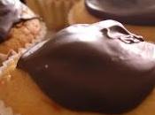 Magdalenas rellenas fresa cobertura chocolate