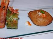 Finger food: cromesqui castaña maki sushi langostinos ensalada. alta cocina.