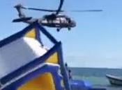 Helicóptero policía vuelca tobogán playa