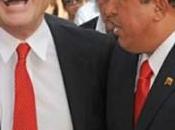 Oliver Stone repudia trato prensa internacional Chávez