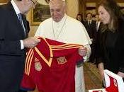 ¡Mariano busca bendición papal!