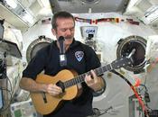 Chris Hadfield vuelve tierra