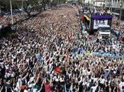 millones protestantes alzan manos Dios Paulo