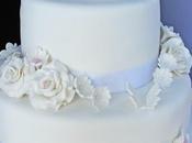 Tarta fondant blanca flores para boda