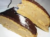 Bizcocho vegano relleno crema cubierto chocolate