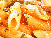 Macarrones tomates albahaca