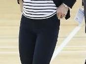 Kate Middleton juega volleyball luce ombligo