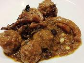Guisado albóndigas, sepia setas deshidratadas