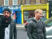 Backstreet boys paseando Londres