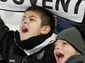 niños ocupan grada cerrada ultras Juventus imitan