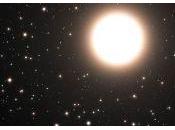 primer exoplaneta orbitando gemelo solar cúmulo
