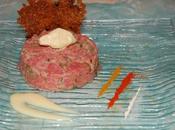 Steak tartar helado mostaza crujiente cebolla