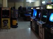 chicos Arcade Vintage preparan torneos salón recreativo. ¡Nuevas fotos impresionante local!