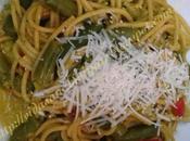 Espaguetti integral verduras cúrcuma