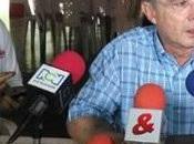 Santos "idiota" útil...