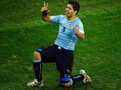 Luis Suárez rescata Uruguay