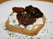 Tostas queso cabra tomate deshidratado