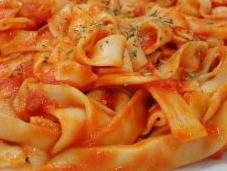 Máquina hacer pasta Imperia: Fetuccinis salsa tomate frito