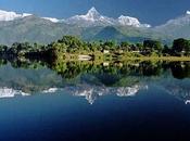 Pokhara: Lago Rodeado Montañas