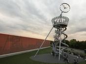 Escultura interactiva: nueva torre-reloj-tobogán Vitra Campus, obra Carsten Höller.