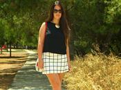 Squared skirt black white