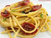 Pasta tomates cherry confitados, anchoas rallado