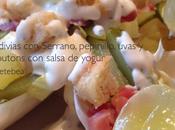 Endivias Serrano, pepinillo, uvas croutons, salsa yogur
