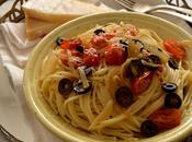Spaghetti tomates aceitunas negras