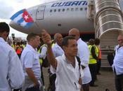 muestra llegada médicos cubanos África, sesgar noticia video]