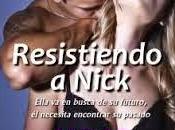 Resistiendo Nick, Kris Pearson