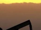 Baja barril petróleo menos dólares
