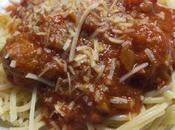 Espaguetis albóndigas tomate.