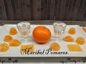Figuras gelatina naranja, vodka zumo mandarina.