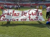 Estudiantes dedica victoria Carlos Castro