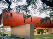 Casa moderna volumen flotante tope Austin.